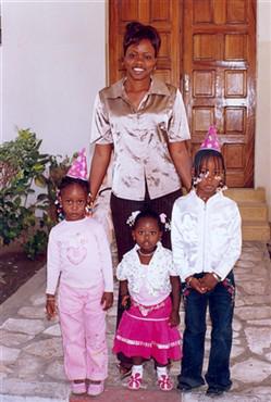 ma fille au  millieu et mes deux nieses